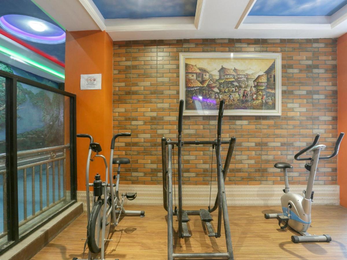 Oyo Life 3520 Indoniaga Palace タンゲラン エクステリア 写真