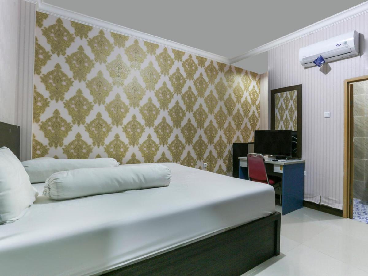 Oyo Life 3520 Indoniaga Palace タンゲラン エクステリア 写真